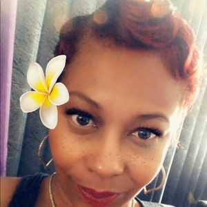 Meet your Posher, Tia